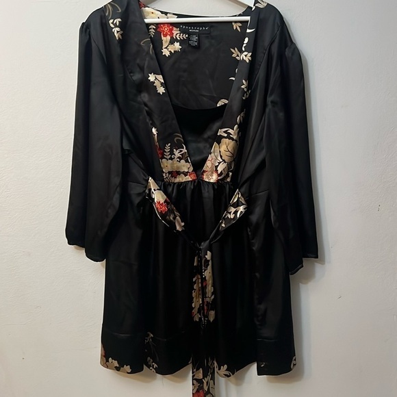 Apostrophe Tops - Apostrophe woman size 20-22 W black floral long blouse kimono style